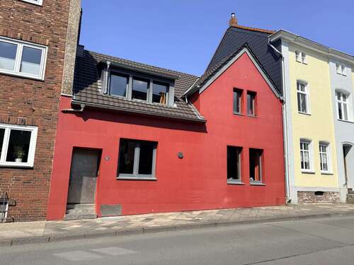 Foto - Haus zum Kaufen in Düsseldorf-Kaiserswerth 1.200.000,00 € 180 m²