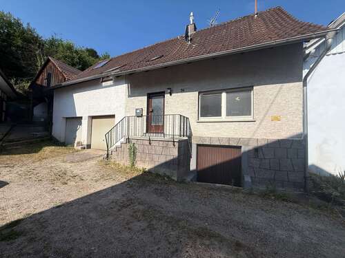 Foto - Haus zum Kaufen in Varnhalt 110.000,00 € 133 m²