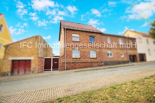 Foto - Haus zum Kaufen in Bitterfeld-Wolfen 150.000,00 € 90 m²