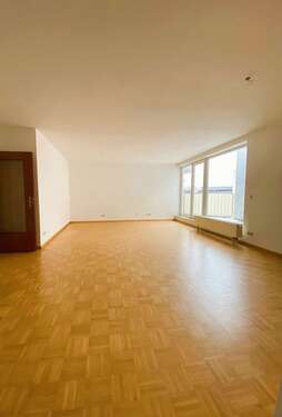 Foto - Wohnung zum Mieten in Halle 744,45 € 106.35 m²