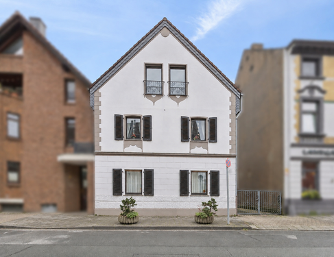Foto - Haus zum Kaufen in Düsseldorf-Himmelgeist 740.000,00 € 205 m²