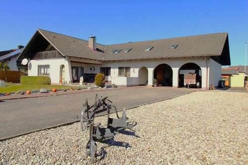 Foto - Haus zum Kaufen in Klosterlechfeld 870.000,00 € 303 m²
