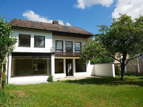 Foto - Haus zum Mieten in Friedberg 2.250,00 € 206 m²