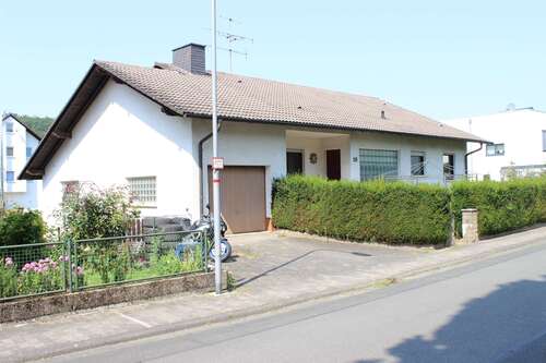 Foto - Haus zum Kaufen in Solms 480.000,00 € 272 m²
