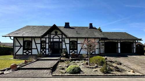 Foto - Haus zum Kaufen in Peterswald-Löffelscheid 444.000,00 € 200 m²