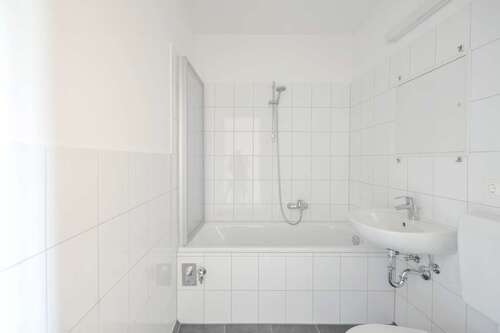 Foto - Wohnung zum Mieten in Halle 458,00 € 65.41 m²