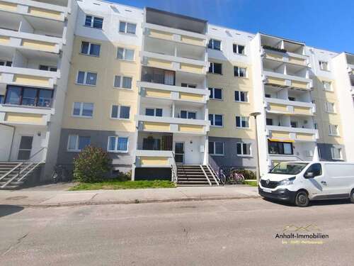 Foto - Wohnung zum Mieten in Dessau 420,00 € 64.78 m²