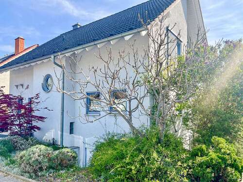 Foto - Haus zum Kaufen in Altrip 670.000,00 € 151 m²