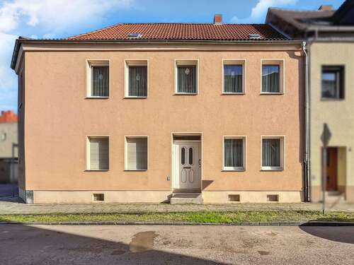 Foto - Haus zum Kaufen in Aschersleben 98.200,00 € 206 m²