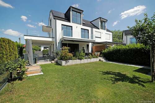 Foto - Haus zum Mieten in Brunnthal 3.100,00 € 200 m²