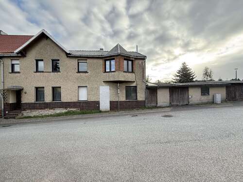 Foto - Haus zum Kaufen in Klötze 98.000,00 € 220 m²