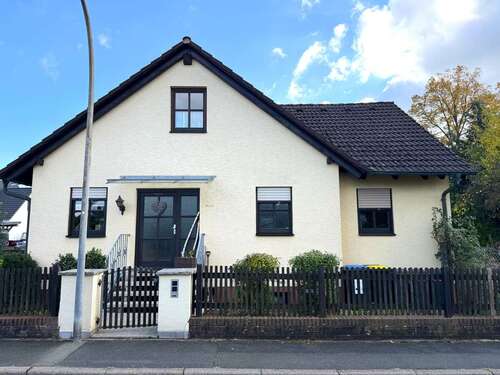 Foto - Haus zum Kaufen in Forchheim Buckenhofen 595.000,00 € 138 m²