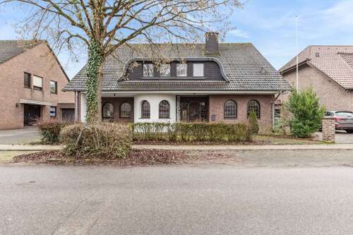 Foto - Haus zum Kaufen in Dormagen-Nievenheim 935.000,00 € 262 m²