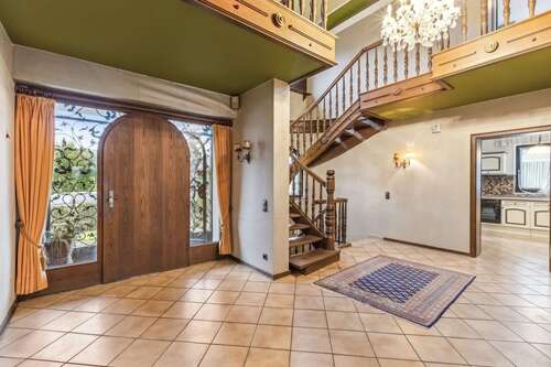 Foto - Haus zum Kaufen in Dormagen-Nievenheim 890.000,00 € 262 m²