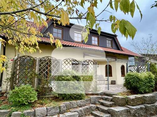 Foto - Haus zum Kaufen in Wachenroth 480.000,00 € 207 m²