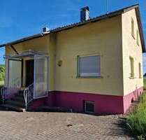 Haus zum Kaufen in Schefflenz-Kleineicholzheim 190.000,00 € 225.04 m²