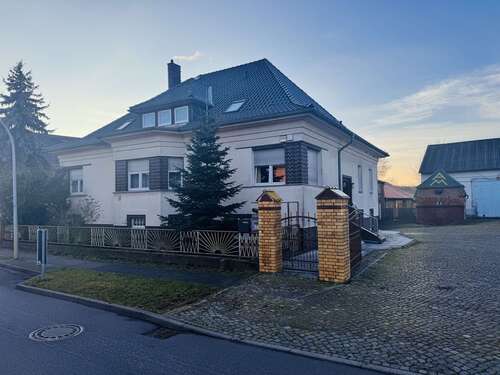 Foto - Haus zum Kaufen in Schönefeld 1.290.000,00 € 318.72 m²