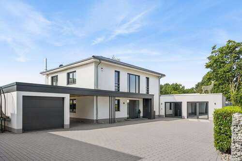 Foto - Haus zum Kaufen in Giesen 1.290.000,00 € 198 m²