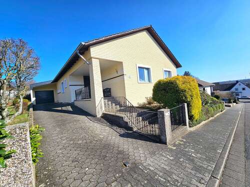 Foto - Haus zum Kaufen in Waldmohr 549.000,00 € 215 m²