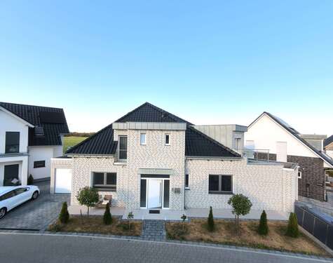 Foto - Haus zum Kaufen in Langerwehe 1.149.000,00 € 196 m²