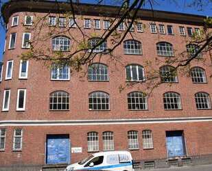 Büro in Kiel 2.360,00 € 263 m² - 2.360,00&nbsp;EUR Kaltmiete, ca.&nbsp; 263,00&nbsp;m&sup2; in Kiel (PLZ: 24103)
