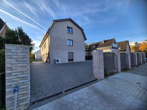 Foto - Haus zum Mieten in Norderstedt 2.160,00 € 102 m²