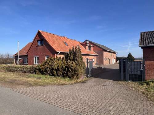 Foto - Haus zum Kaufen in Borstel 375.000,00 € 339 m²