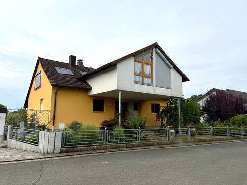 Foto - Wohnung zum Mieten in Emskirchen 995,00 € 129 m²