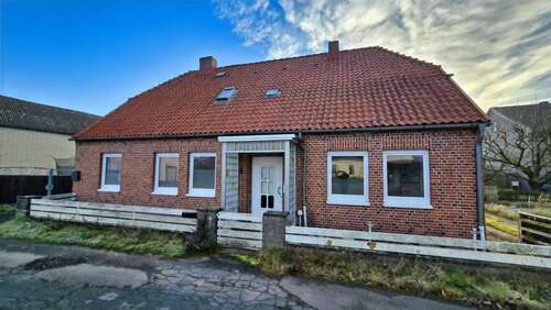 Foto - Haus zum Kaufen in Ummern 70.000,00 € 295.87 m²