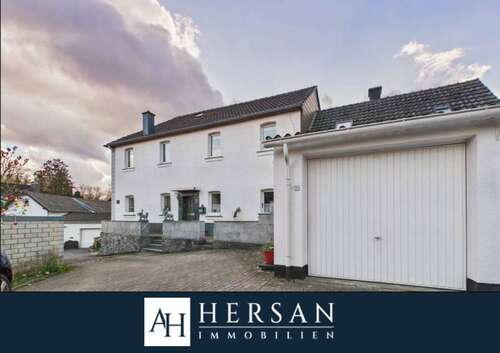 Foto - Haus zum Kaufen in Herzogenrath 299.000,00 € 219.75 m²