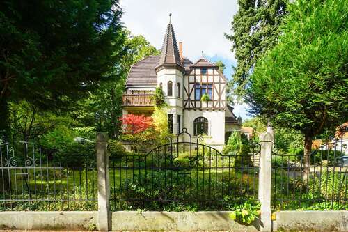 Foto - Haus zum Kaufen in Dresden Klotzsche 875.000,00 € 290 m²