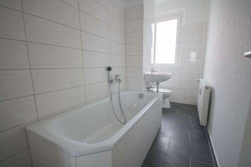 Foto - Wohnung zum Mieten in Halle (Saale) 395,00 € 60.73 m²