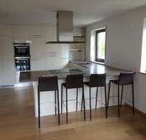 Haus zum Mieten in Uttenreuth 2.950,00 € 316 m²