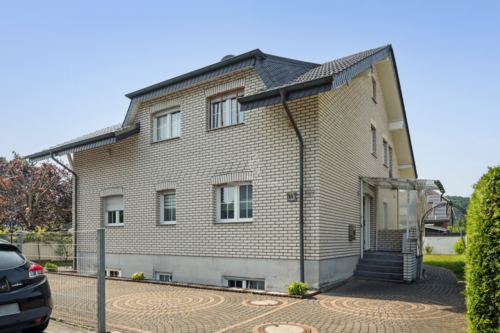 Foto - Haus zum Kaufen in Hennef (Sieg) 679.000,00 € 305 m²