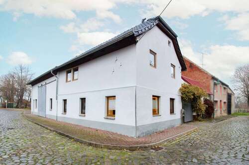 Foto - Haus zum Kaufen in Oschersleben 95.000,00 € 129.4 m²