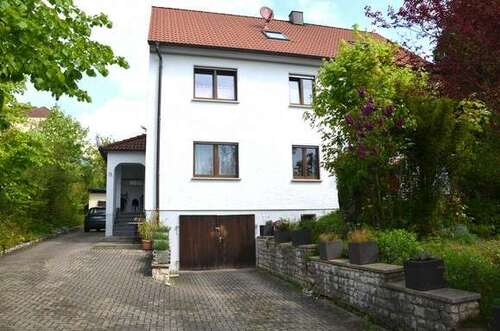 Foto - Wohnung zum Mieten in Höchstadt 950,00 € 91.95 m²