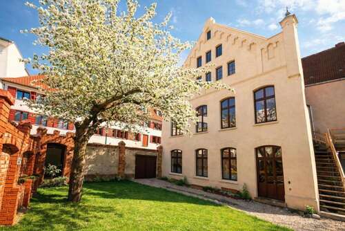 Foto - Haus zum Kaufen in Wismar 888.888,00 € 500 m²