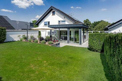 Foto - Haus zum Kaufen in Neu-Anspach 850.000,00 € 212 m²