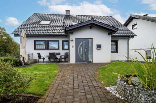 Foto - Haus zum Kaufen in Finnentrop 389.000,00 € 176 m²