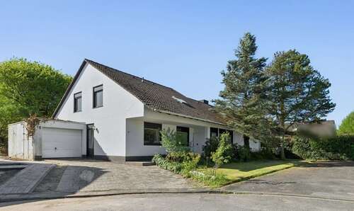 Foto - Haus zum Kaufen in Meerbusch-Strümp 1.275.000,00 € 242 m²