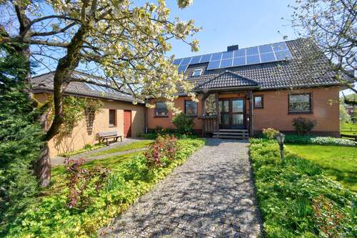 Foto - Haus zum Kaufen in Bovenden 260.000,00 € 180 m²
