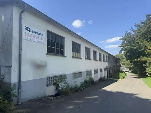 Foto - Haus zum Kaufen in Breitscheidt 280.000,00 € 410 m²