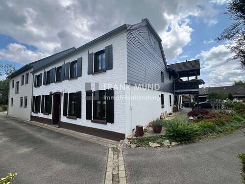 Foto - Haus zum Kaufen in Mönchengladbach-Rheindahlen-Rheindahlen 359.000,00 € 241 m²