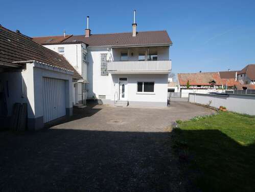 Foto - Haus zum Kaufen in Linkenheim-Hochstetten 360.000,00 € 189 m²