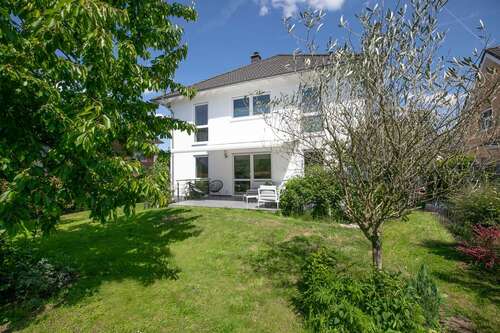 Foto - Haus zum Kaufen in Egelsbach 1.099.000,00 € 216.07 m²