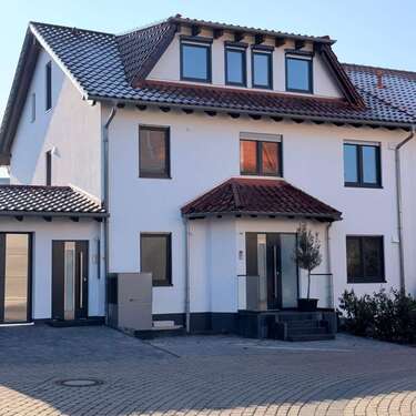 Foto - Haus zum Kaufen in Karben 990.000,00 € 305 m²