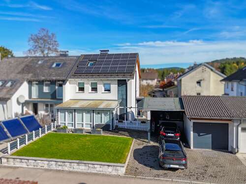 Foto - Haus zum Kaufen in Titisee-Neustadt 650.000,00 € 245 m²