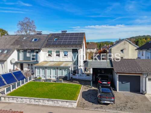 Foto - Haus zum Kaufen in Titisee-Neustadt 650.000,00 € 245 m²