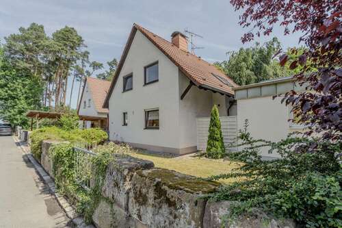 Foto - Haus zum Kaufen in Cadolzburg 749.000,00 € 235 m²