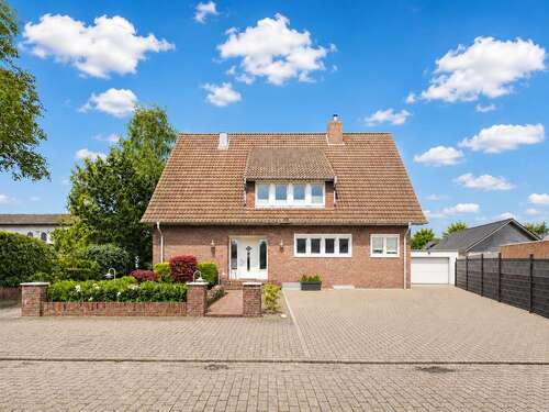 Foto - Haus zum Kaufen in Zetel 689.000,00 € 307 m²